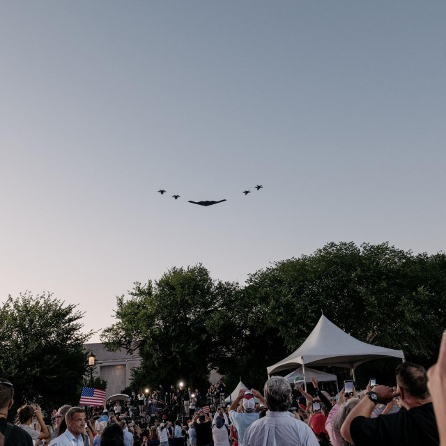 Prelet američkog bombardera B-2 Spirit Stealth iznad Washingtona