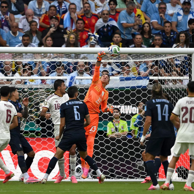Fernando Muslera je napravio veliku pogrešku u prvom poluvremenu