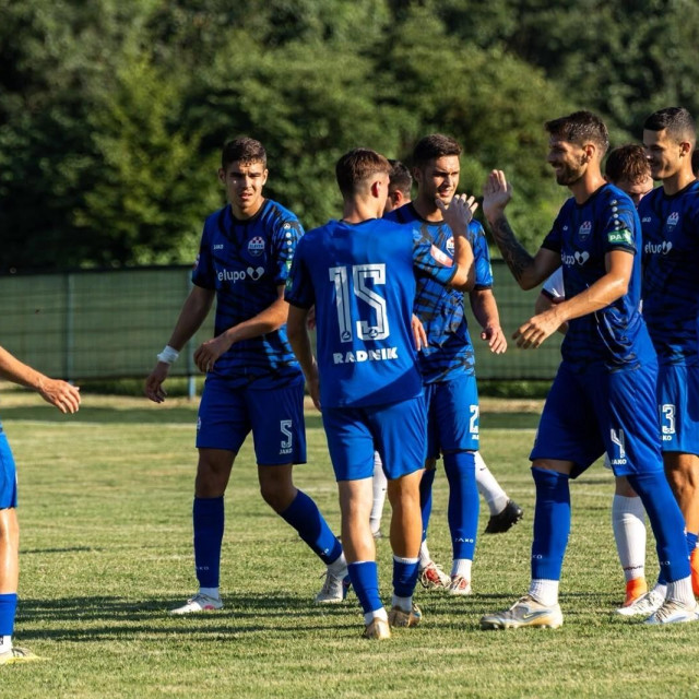 Nogometaši Slavena Belupa na utakmici u Imbriovcu