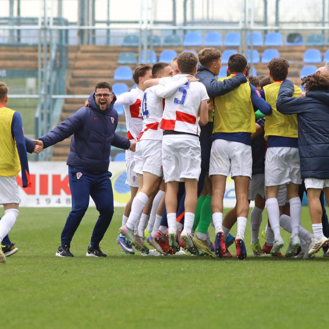 Mladi nogometaši Hrvatske rođeni 1. siječnja 2007. i kasnije pod vodstvom svog izbornika Siniše Oreščanina u ponedjeljak u 21 sat otvaraju Euro U19 protiv reprezentacije Ukrajine