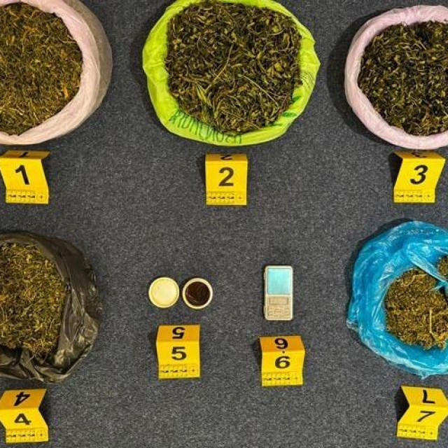 Oduzeta marihuana, ulje od konoplje i vaga korištena preprodaju droge