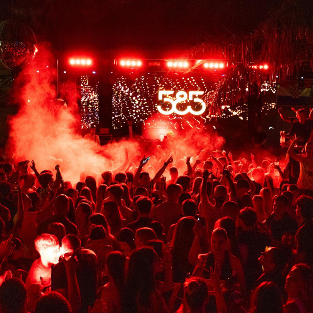 Spektakularna atmosfera 585 Cluba još je jednom potvrdila zašto je nezaobilazna ljetna party destinacija.