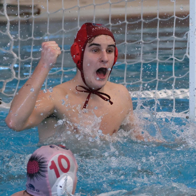 Marin Bajurin - mladi jugaški vratar, čuvar je mreže Hrvatske na juniorskom SP u Portugalu