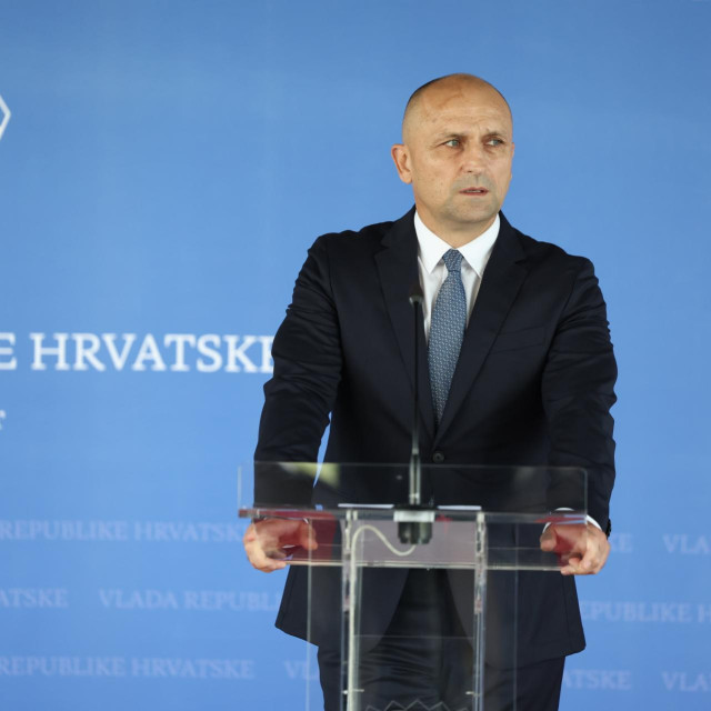 Ivan Anušić
 