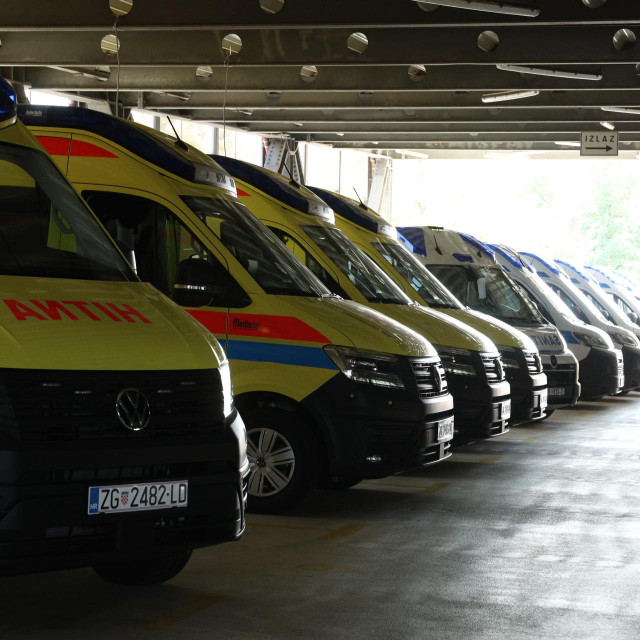 Nastavni zavod za hitnu medicinu Grada Zagreba u Heinzelovoj. Predstavljanje novih vozila hitnog i sanitetskog prijevoza