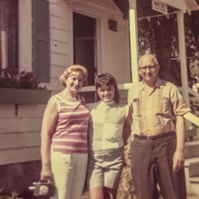 Diana i njezini posvojitelji Ethel i Manny