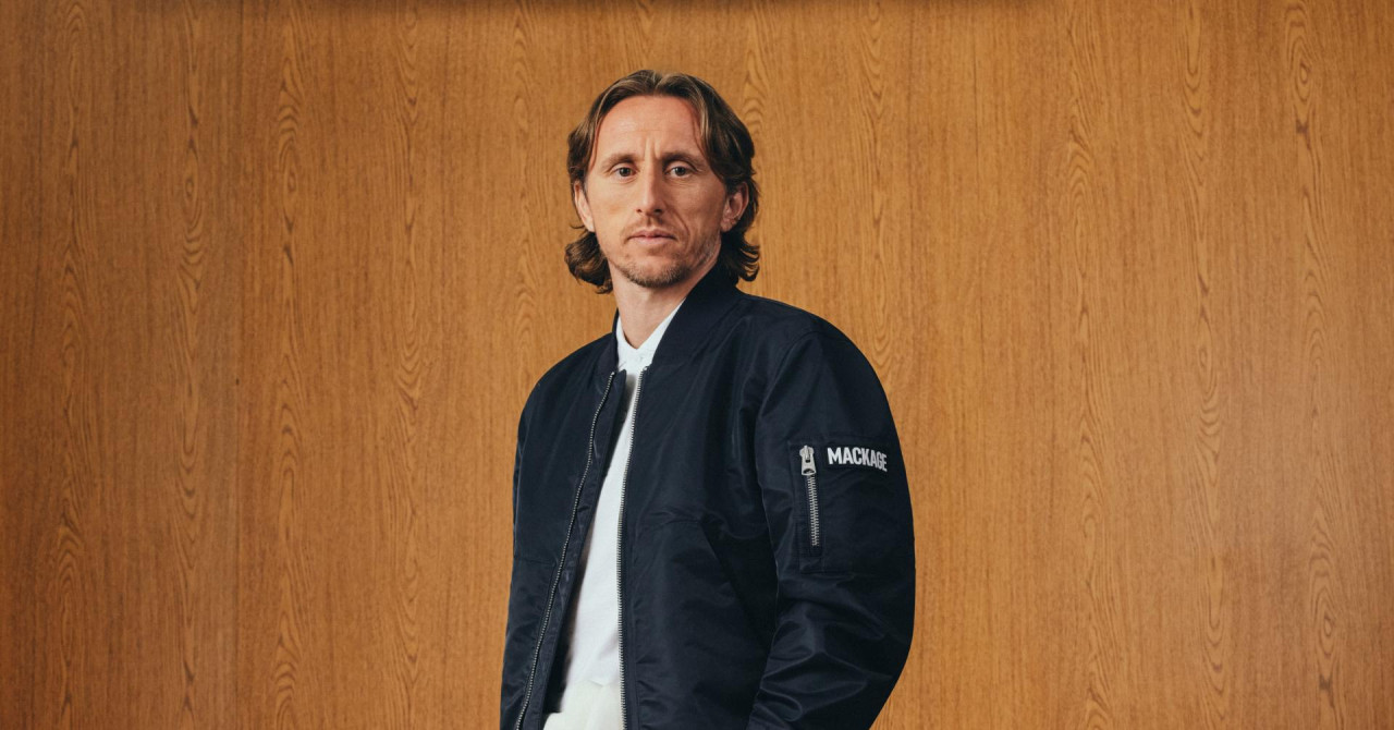 Kakav stil! Luka Modrić i Vatreni stigli su u Toronto pred ključnu utakmicu u bež odijelima inspiriranim vojničkim krojem