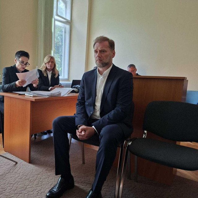 Banožić i njegove nove odvjetnice Marijana Tomić i Sandra Marković (arhiva)
