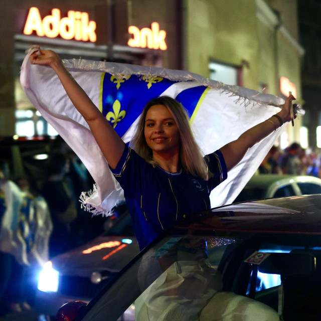 Slavlje na ulicama Sarajeva nakon pobjede BiH nad Katarom 