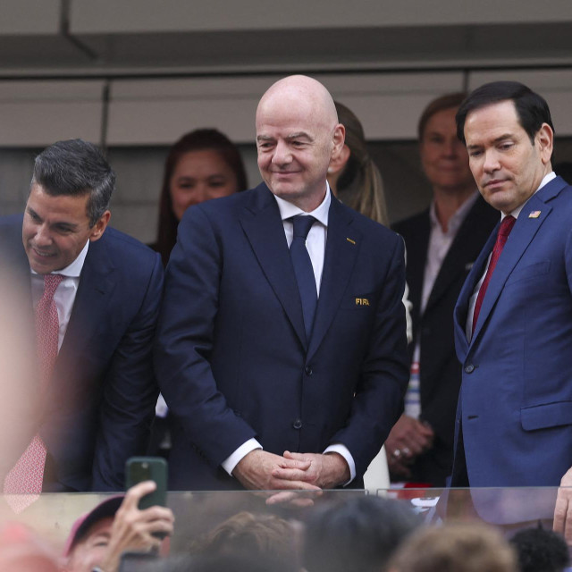 Predsjednik FIFA-e, Gianni Infantino i predsjednik Paragvaja, Santiago Pena