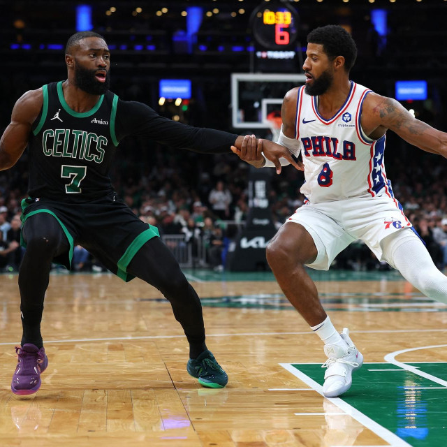 Jaylen Brown (lijevo) ide u Philadelphiju, umjesto njega u Boston stigao Paul George