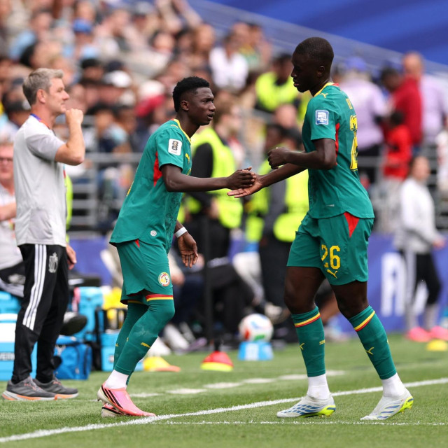 Pape Gueye izlazi iz igre protiv Belgije