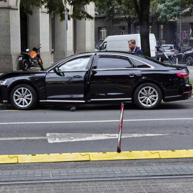 Sudar kolone službenih vozila na Savskoj