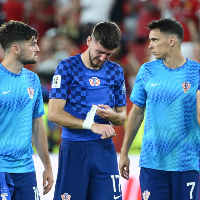 Na fotografiji: Martin Baturina, Petar Sučići i Nikola Moro nakon završeta utakimce s Portugalom.
 