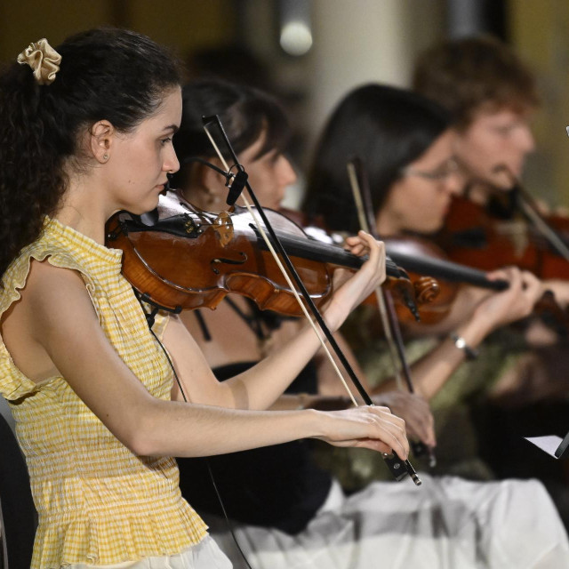 Proba za koncert ‘Devedesete - godine koje pamtimo‘, orkestar pod muzičkim vodstvom Ante Gele