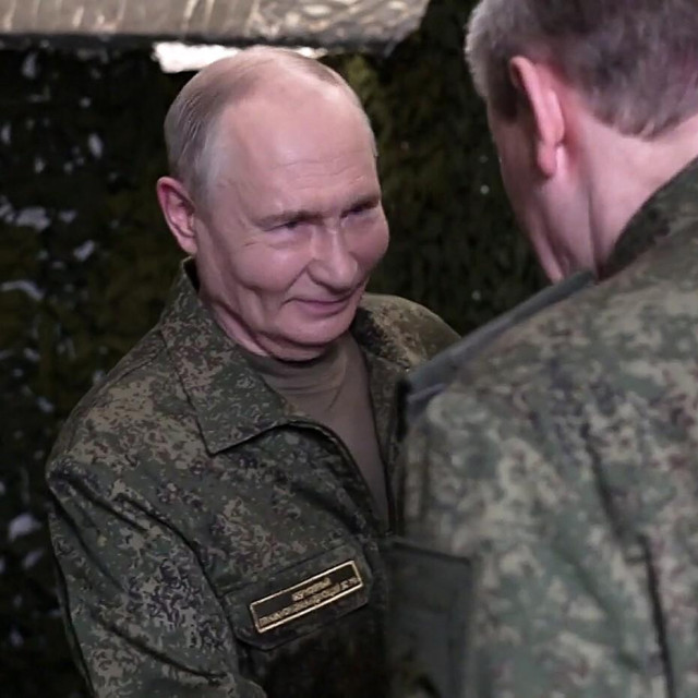 Putin je posjetio zapovjedništvo i pohvalio navodno zauzimanje Kostjantinivke kao važno strateško postignuće