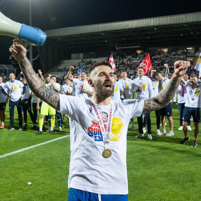Slavlje igrača Hajduka nakon osvojenog Hrvatskog kupa. Predvodnik slavlja je Marko Livaja