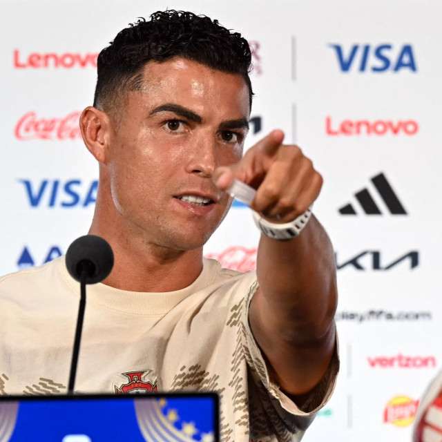 Cristiano Ronaldo odgovara na pitanja novinara tijekom konferencije za medije na stadionu Dallas u Arlingtonu, uoči utakmice osmine finala Svjetskog prvenstva 2026. između Portugala i Španjolske.