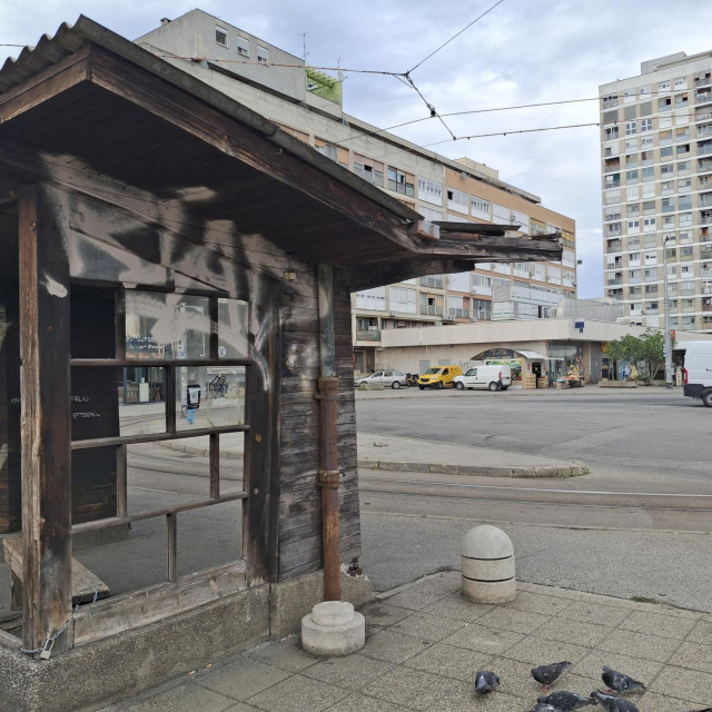 Uništena stara drvena stanica na okretištu Ljubljanica