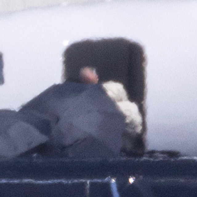 Paparazzi su ulovili Taylor Swift i Travisa Kelcea kako ulaze u avion u Los Angelesu nakon medenog mjeseca na tajnoj lokaciji