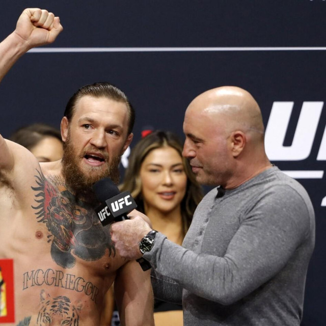 Conor McGregor (lijevo) i Joe Rogan (desno)
