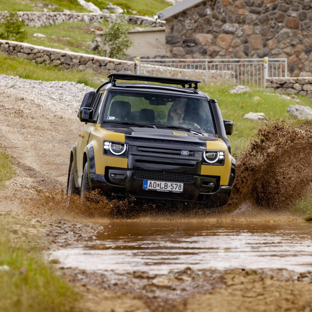 Land Rover Defender Trophy 2026.