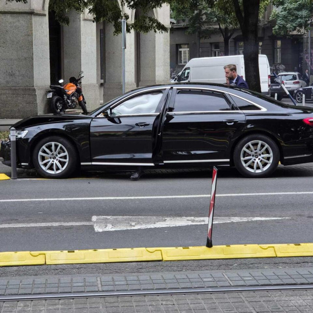 Sudar kolone službenih vozila na Savskoj