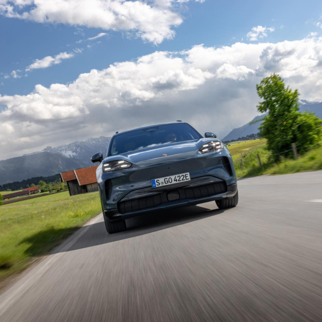 Prve vožnje novog Porsche Cayenne Electrica u Munchenu