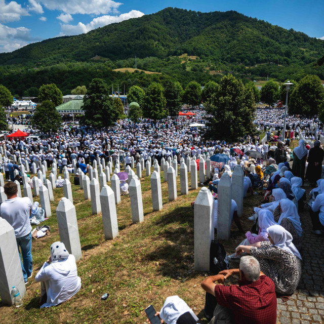 Memorijalni kompleks u Potočarima kod Srebrenice