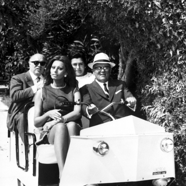 Vanga, 1969.

Tito, Sofia Loren, Carlo Ponti