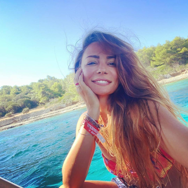 Obožava ljeto, plažu i sunce, i ribu na 1001 način