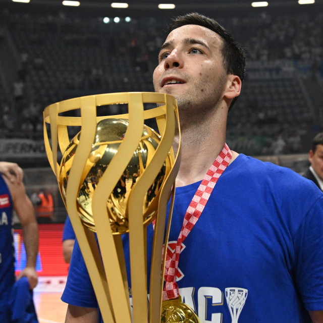 Podigao pehar namijenjen prvaku pa morao otići - Krešimir Radovčić
