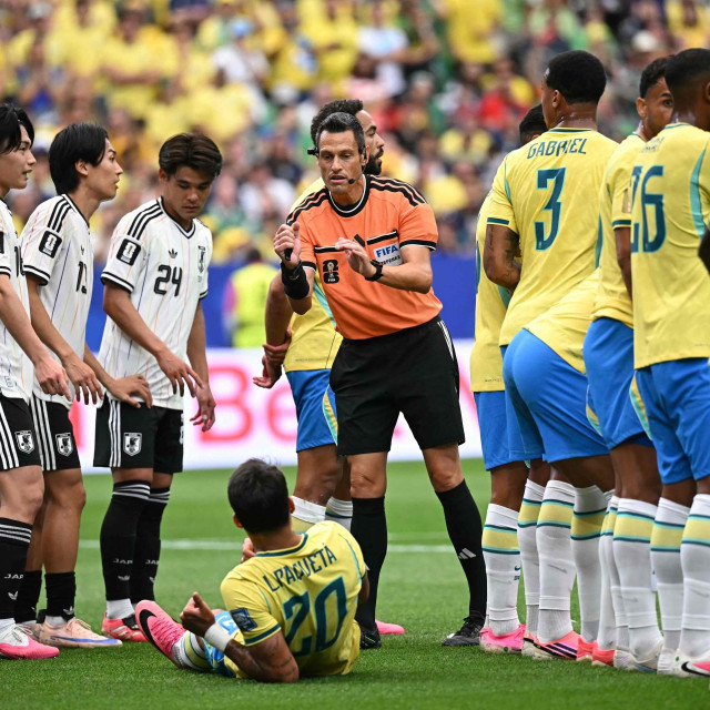 Maurizio Mariani na utakmici Brazil - Japan