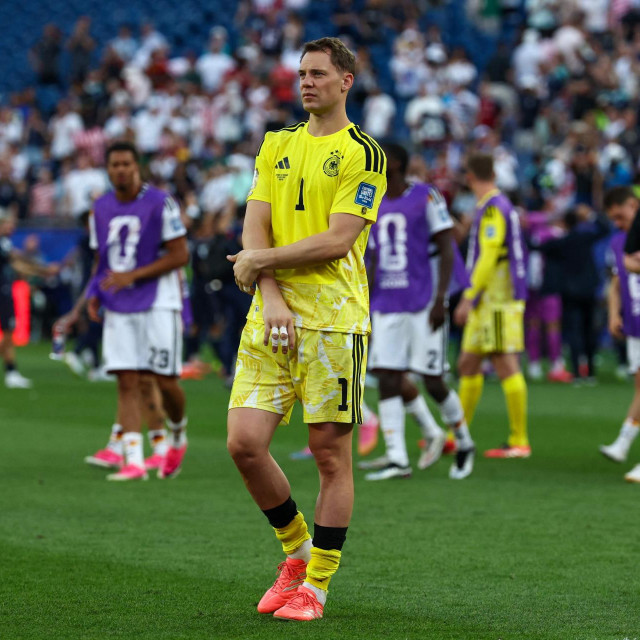 Manuel Neuer svojim povratkom i zahtjevima je podijelio svlačionicu
