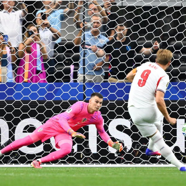 Harry Kane puca jedanaesterac Dominiku Livakoviću