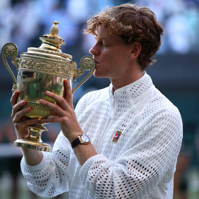 Sinner je 10. igrač u open eri koji je obranio naslov u All England Clubu