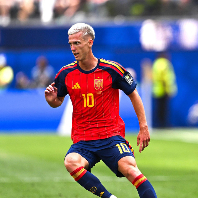INGLEWOOD, CALIFORNIA - JULY 10: Dani Olmo #10 of Spain runs with the ball during the FIFA World Cup 2026 Quarter Final match between Spain and Belgium at Los Angeles Stadium on July 10, 2026 in Inglewood, California. David Ramos/Getty Images/AFP (Photo by David Ramos/GETTY IMAGES NORTH AMERICA/Getty Images via AFP)