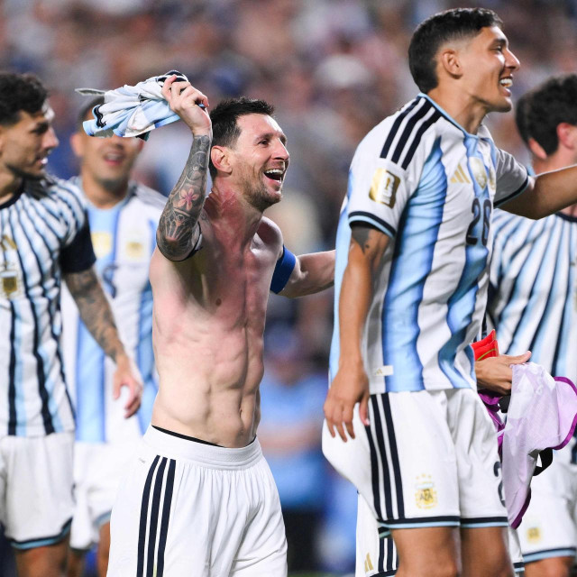 Lionel Messi i suigrači slave pobjedu nad Švicarskom