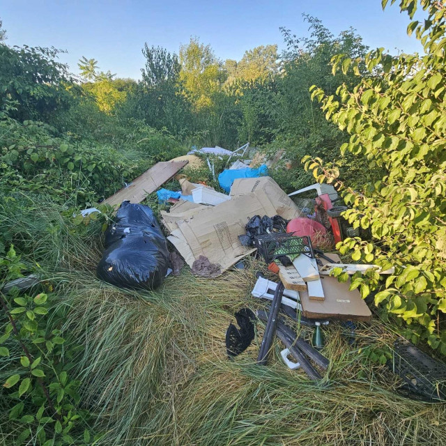 Veliki dio parcele obuhvaćene UPU-om Borovje - zona jug trenutno služi kao ilegalno odlagalište glomaznog i građevinskog otpada