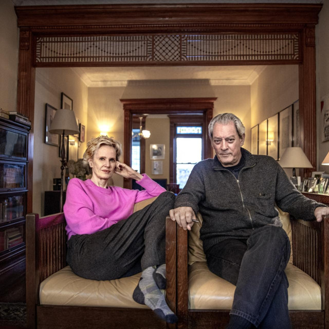 Paul Auster i Siri Hustvedt vjenčali su se 16. lipnja 1982., samo nekoliko dana nakon što se Paul razveo. Kad je preminuo njemu je bilo 77, njoj 69