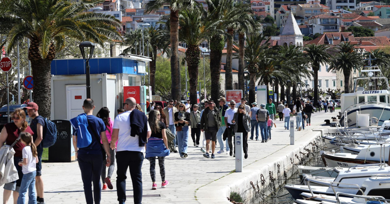 Makarska uvela ograničenje prodaje alkoholnih pića u noćnim satima