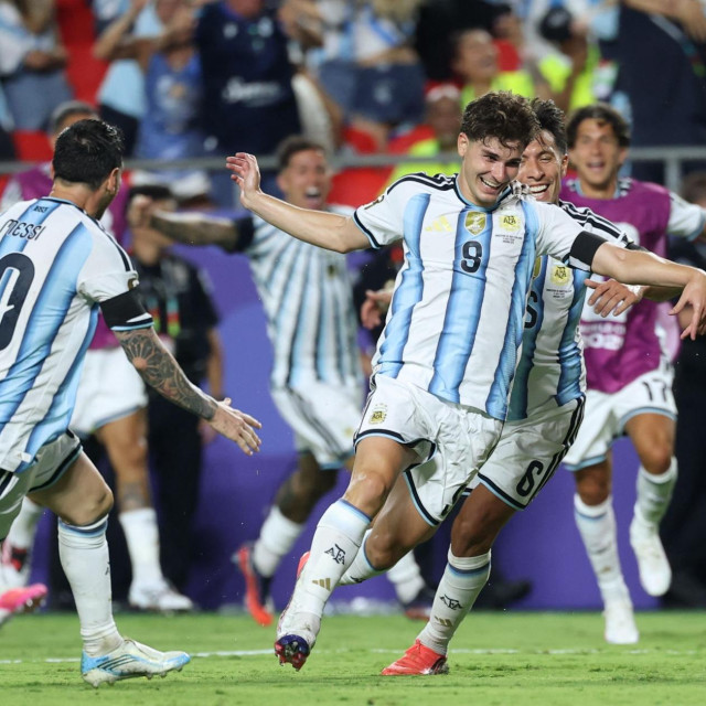 Lionel Messi i Julian Alvarez slave pogodak protiv Švicarske