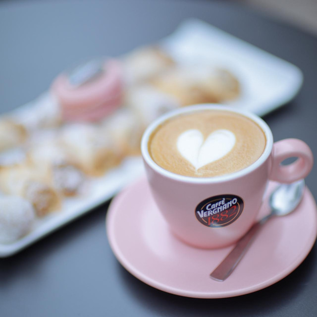 Gloria.
Zagreb, 020726.
Vlaska ulica 6.
Predstavljanje prvog Women in Coffee partnerstva u Hrvatskoj kojeg ce Amelie i Coca Cola HBC Hrvatska predstaviti u sklopu proslave 16. rodjendana slasticarnice.