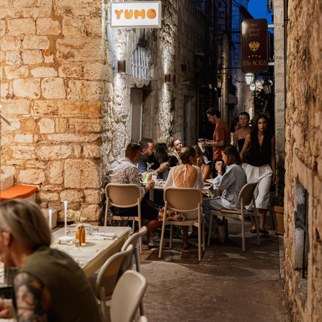 Yumo Hvar