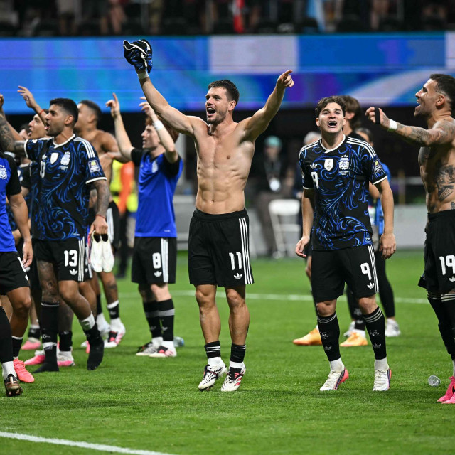Slavlje nogometaša Argentine nakon pobjede protiv Engleske
