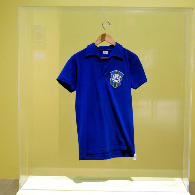 Dres brazilske legende Pelea iz finala SP-a 1958. protiv Švedske izložen je na pregledu za medije u zgradi Sotheby‘sa u New Yorku
