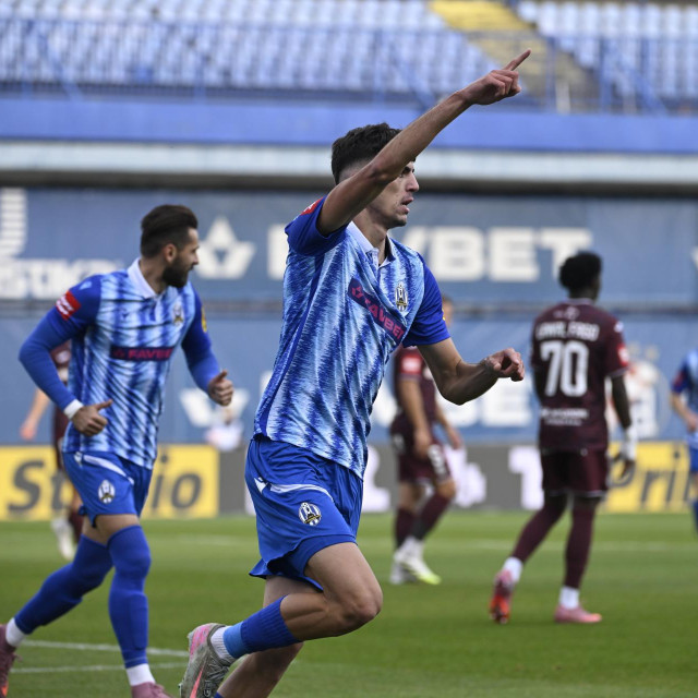 Aleks Stojaković slavi pogodak