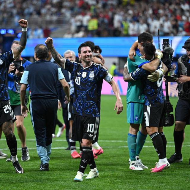 Kapetan Argentine Lionel Messi slavi nakon utakmice polufinala Svjetskog prvenstva 2026. između Engleske i Argentine.