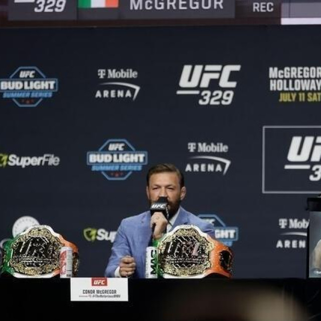Conor McGregor i Dana White (desno)