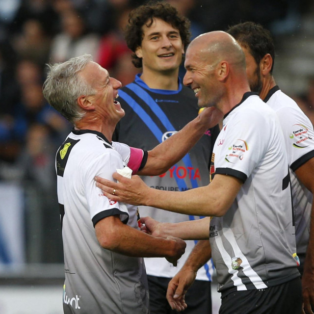 Didier Deschamps klupu reprezentacije, nakon 185 odrađenih utakmica od kojih je dobio 125, ostavlja Zinedineu Zidaneu s kojim je 1998. kao igrač osvojio Svjetsko prvenstvo